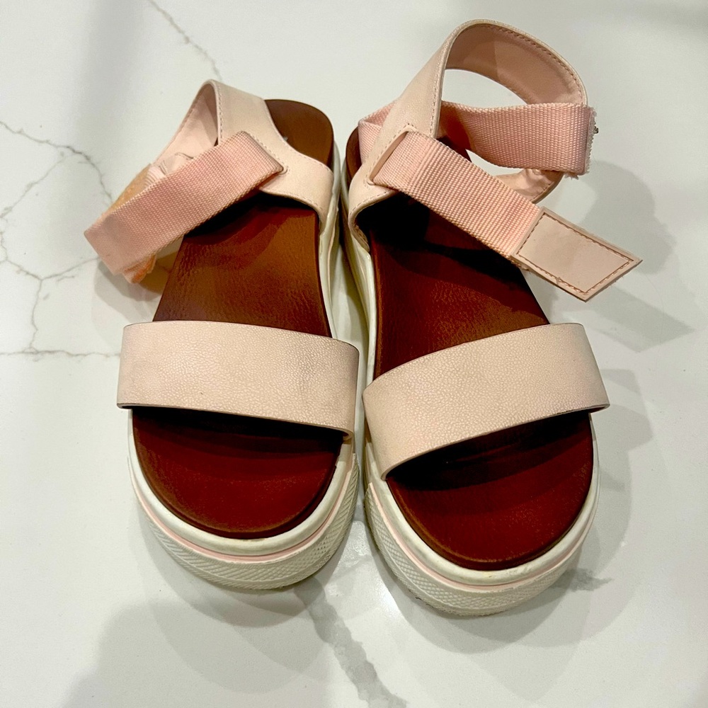 Barely warn MIA girls blush pink platform sandal.